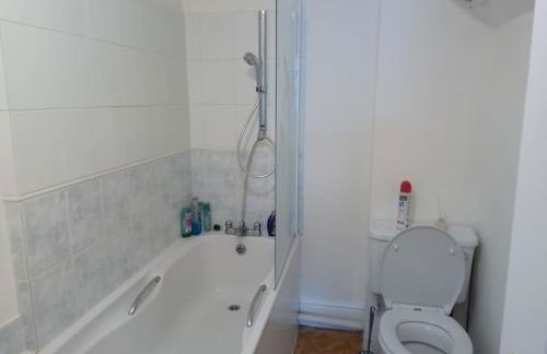 Lovely 1-bedroom flat within minutes from the beach! - Foto 13