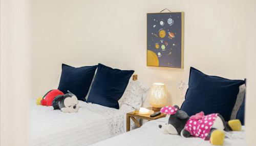 Luxurious Newly Remodeled 4 Bedroom Home with Large Backyard near Disneyland - Foto 2