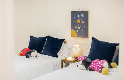 Luxurious Newly Remodeled 4 Bedroom Home with Large Backyard near Disneyland - Foto 2