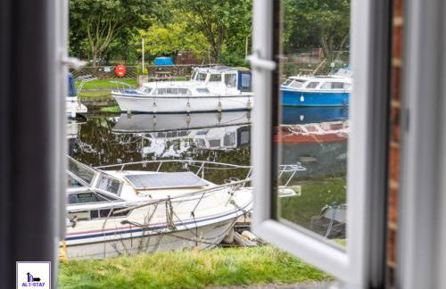 Calder Row by Alt-Stay Contractor Accommodation - 3 Bed Canal Side Contractor Home With Parking, Wi-Fi & Full Kitchen - Ideal For Long stays - Foto 24