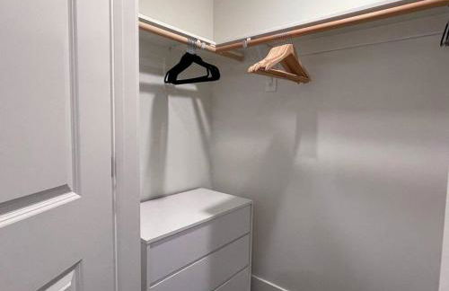 Bright Top Floor-Elevator-Walk Downtown-Laundry - Foto 8