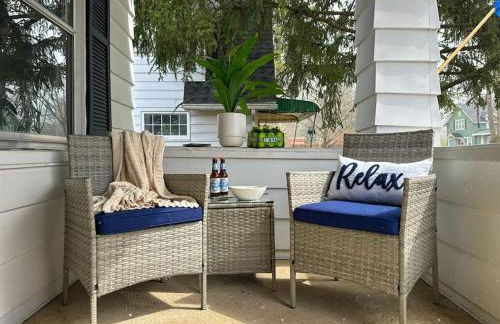 Step into School Spirit at the Golden Dome Getaway - Foto 30