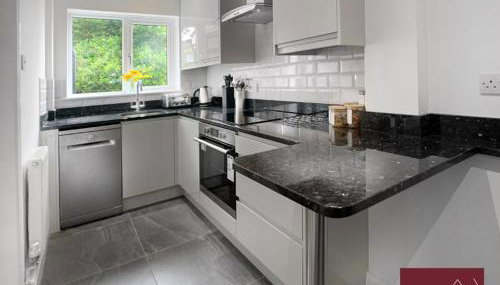 Guildford - 2 Bedroom House - Parking - Foto 5