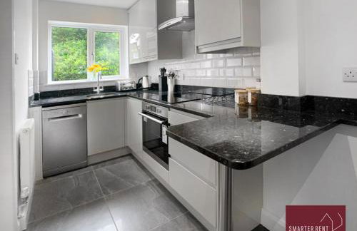 Guildford - 2 Bedroom House - Parking - Foto 5
