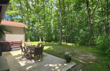 Charming Country Cabin- Cozy, Scenic View, HOT TUB, near CMAC - Foto 30