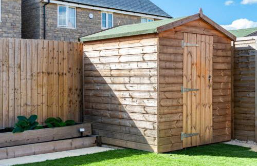 Stylish Innsworth home with garden & parking - Photo 16