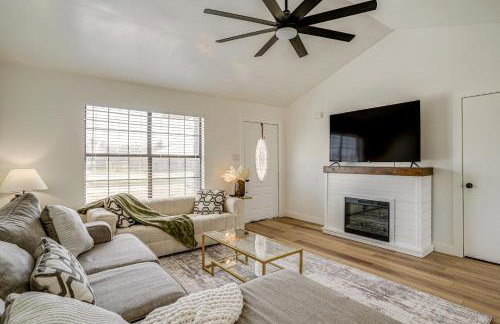 7 Mi to Lake Bridgeport: Home w/ Yard & Grill! - Foto 2