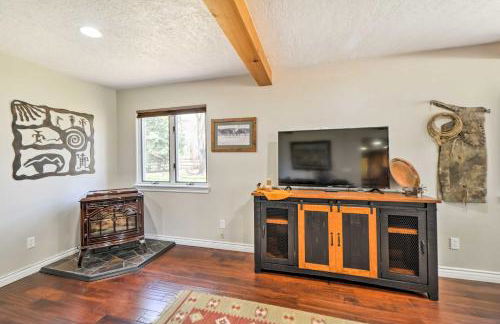 Spacious Mancos Home with Furnished Deck and Yard! - Foto 6