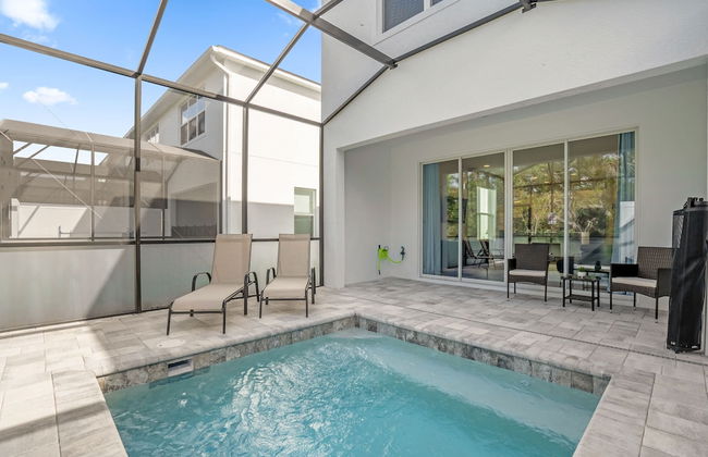 Modern 4BR Family Home With Private Pool - Photo 16