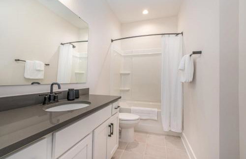 Spacious 4BR Near UNC Charlotte & Major Venues - Foto 40