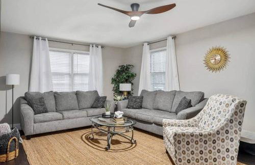 Quaint house, king bed 2min from down town - Photo 12