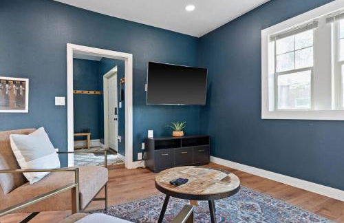 Hot Tub & Firepit Just Mins From Dwntwn Arena GU - Foto 16