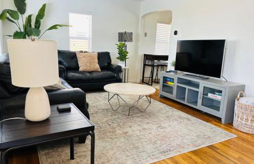 Home Sweet Idahome, feels like home with all the decor you wish you could afford King bed in master, fully fenced dog friendly yard, a few blocks from BSU and downtown Boise, Your perfect stay! - Foto 6