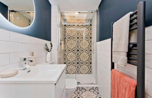 Stylish 2 Bed City Centre Apartment with Parking - Foto 9