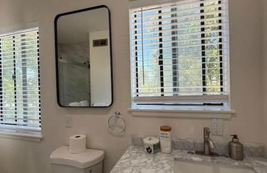 Newly Renovated Lakefront with Dock - Foto 19