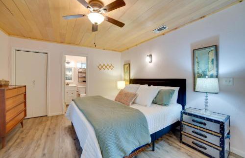 Secluded Getaway on ~10 Acres in The Piney Woods! - Foto 12