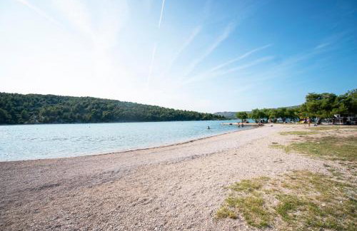 Family friendly house with a swimming pool Vrpolje, Sibenik - 25004 - Photo 5