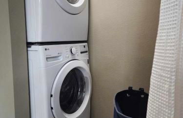 Centrally Located 1500 SqFt Private Guest Suite with Hot Tub - Foto 6