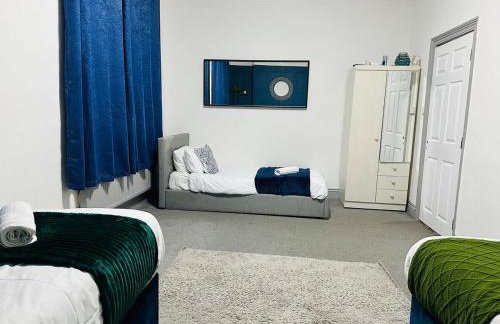 4BDR House By Homesy - Short Term Rental Cardiff - Ideal for Contractors - Foto 38