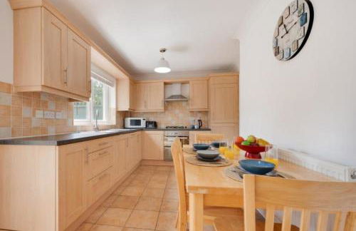 3 Bed Holiday Home in Llandeilo with log burner - Photo 5