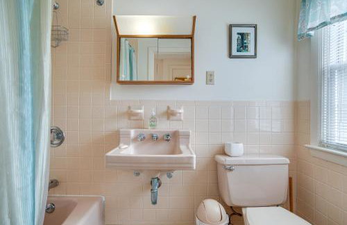 Walk to Beach Chatham Gem with Ocean-View Sunroom! - Foto 19