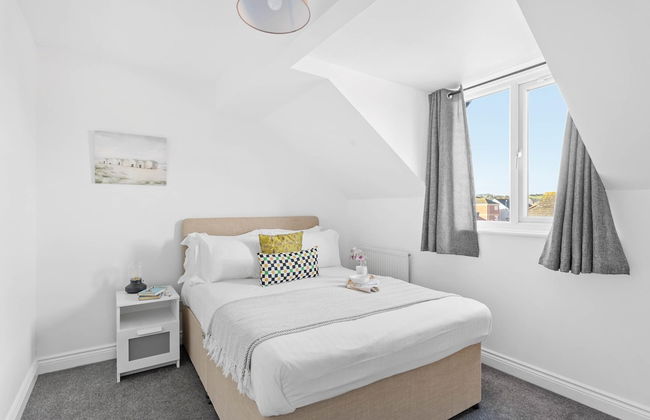 Chandlers Walk Modern Comfy Family Home in Exeter - Photo 22