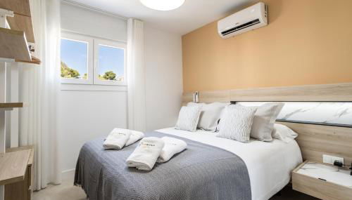 Sur Suites del Sol Apartamento 3 hab y 2 wc con gran terraza y piscina a pasos de la playa - Photo 5, towels