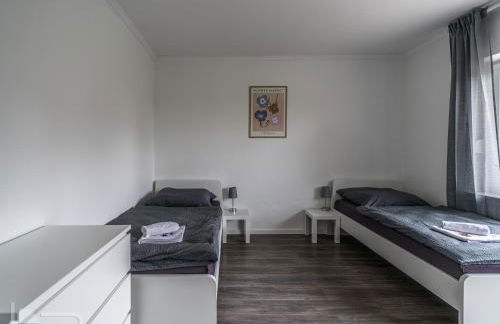 Voll ausgestattete Apartments mit Einzelbetten - Küche - WLAN - PKW-Parkplatz - Foto 52