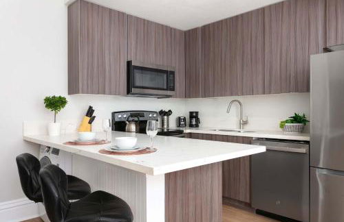 Bright 2BR Loft Sleeps 7 with Full Kitchen and Fast WiFi - Foto 13