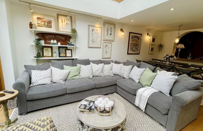 Dolls House - Luxury Townhouse - From 400 Per Night - Photo 28