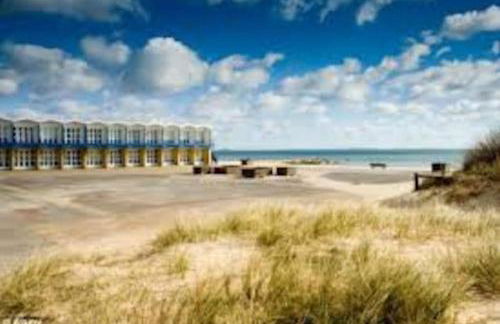 Spacious 5-Bedroom Victorian House Near Sandbanks - Sleeps 14, Parking & Garden - Foto 24