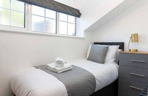 Gloucester-Beautiful 4 Bedroom Cottage-Sleeps 8-Free Parking-Fast Wi-Fi-Work or Leisure - Foto 21