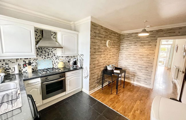 Ground Floor Victorian Apartment - Photo 3