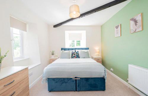 Farmhouse Retreat, 4 Bed, Pet Friendly - Photo 14