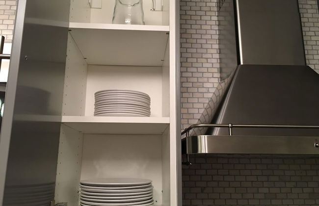 Beautiful 4BR Downtown House, Sleeps 10 - Photo 21