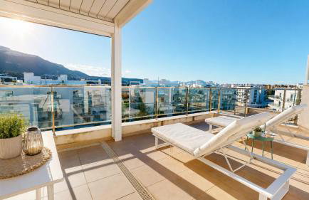 Atico Buen Vivir con gran terraza y vistas espectaculares en Marina Real II Denia by Family Homes Rentals - Photo 4