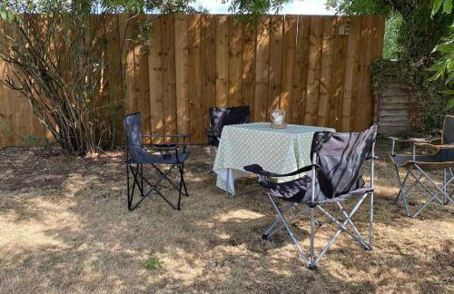 Cheerful 3 bedroom bungalow with indoor fire place - Foto 9