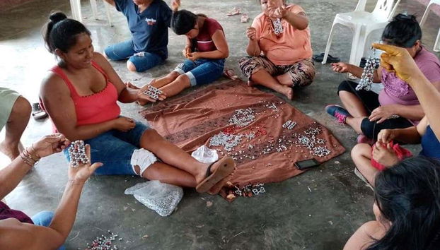 Fazendo peças de bijuteria