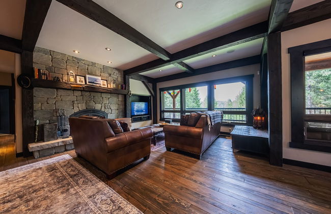 Chateau Fortine Retreat for 6! - Photo 23