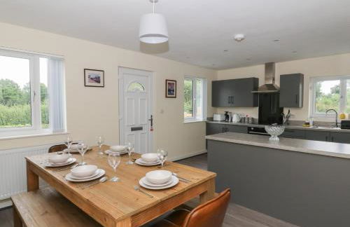 Glandwr House - Photo 8