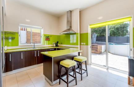 Bright 3BDR House with Pool by Lovelystay - Foto 11