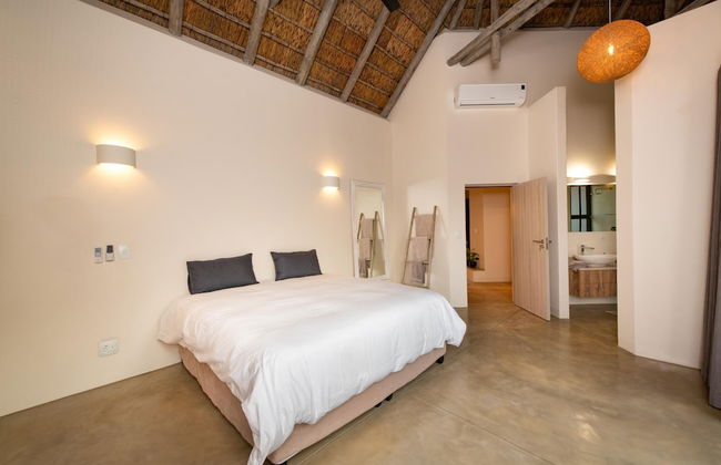 Villa Appelblaar Luxury 4 Bedroom Villa Home in the South African Bush - Photo 32