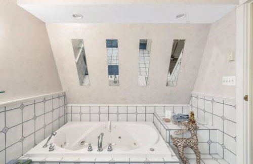 Quiet Getaway with Queen Bed & Wi-Fi - Foto 14