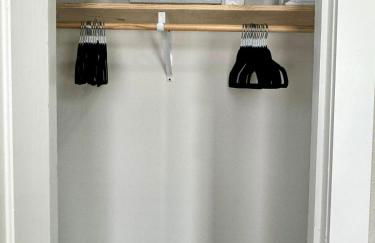 Bright & Airy 2BR 1BA Home Near The Riverfront - Foto 14