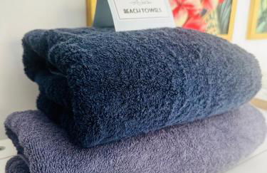 Bay escape beach apartment steps from the sea - Foto 6