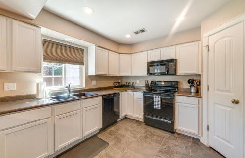 Inviting Cheyenne Townhome about 4 Mi to Downtown - Foto 10