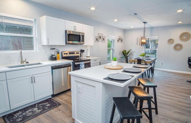 Charming 3BR 1BA Close to Vibrant Downtown - Foto 16