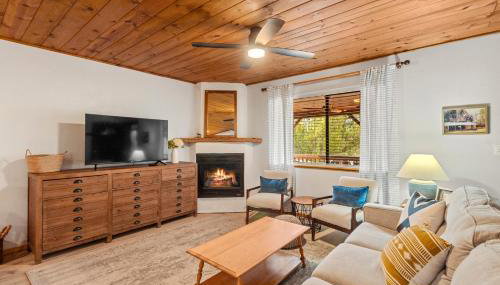 Cozy Cabin in Heber with a deck, fireplace and pet friendly - Foto 4
