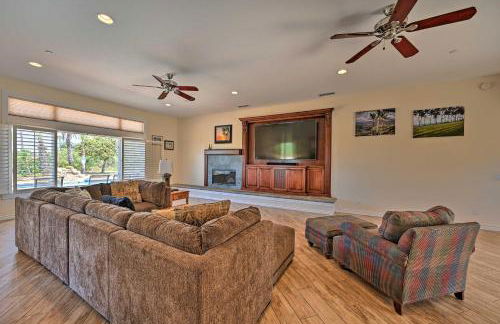 Luxe Vista Getaway with Private Pool and Hot Tub! - Foto 6