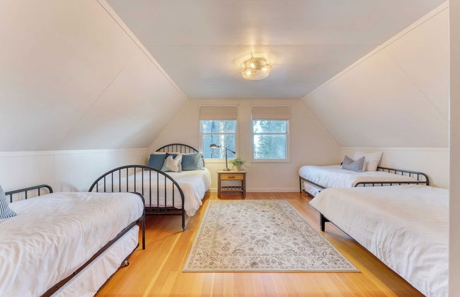 West Shore Lake House by Avantstay Ski Cabin w/ Backyard Sledding Hill! - Photo 39